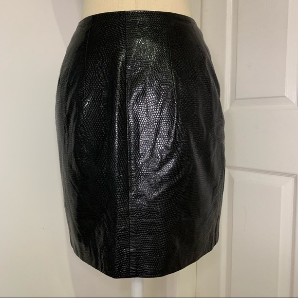 VINTAGE Black Crocodile 100% Italian Leather Multi Zipper Mini Skirt size 4 - Picture 3 of 7